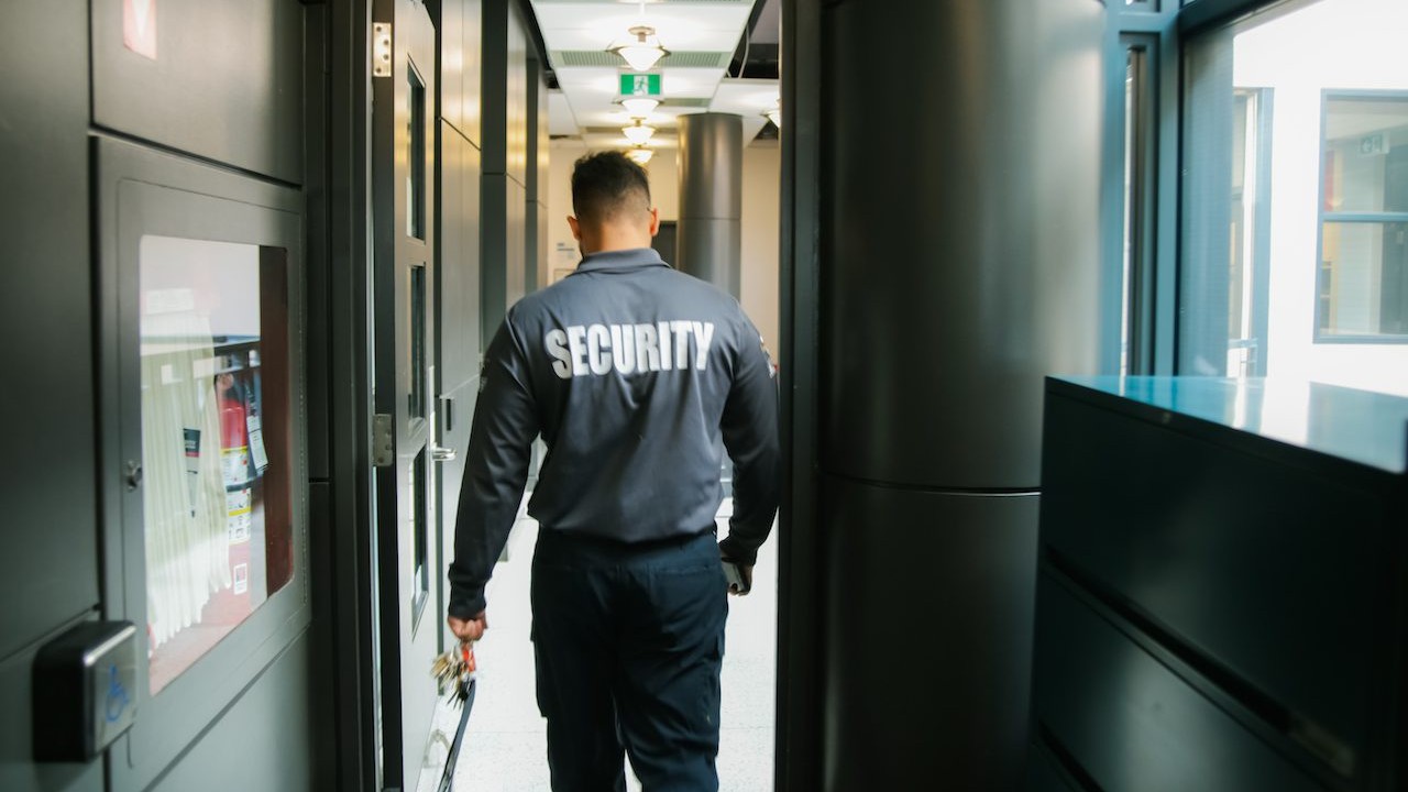 Choosing the Right Security Company for Your Building